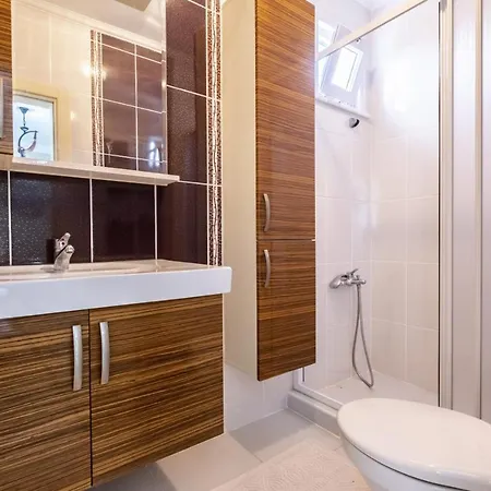 Peaceful Flat With Balcony In Kartepe Apartman