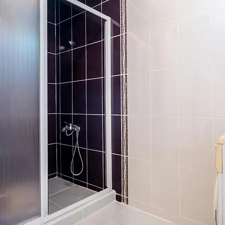 Peaceful Flat With Balcony In Kartepe Apartman