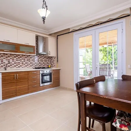 Peaceful Flat With Balcony In Kartepe *